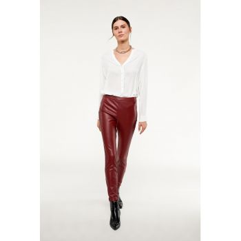 Pantaloni skinny din piele ecologica cu slituri cu fermoar la terminatie