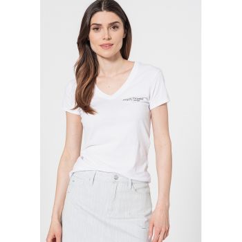 Tricou slim fit cu decolteu in V