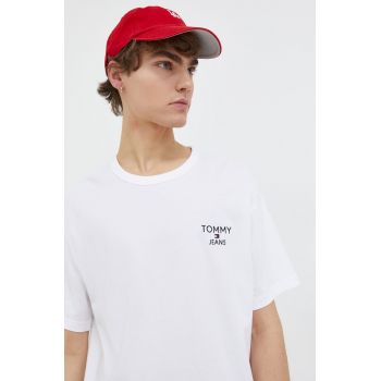 Tommy Jeans tricou din bumbac barbati, culoarea alb, cu imprimeu