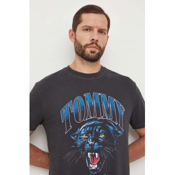 Tommy Jeans tricou din bumbac bărbați, culoarea gri, cu imprimeu DM0DM18281