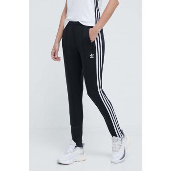 adidas Originals pantaloni de trening SST Classic TP culoarea negru, cu imprimeu, IK6600 ieftin