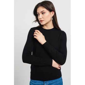 Pulover de lana cu decolteu la baza gatului