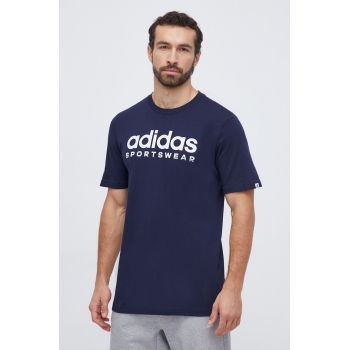 adidas tricou din bumbac bărbați, culoarea bleumarin, cu imprimeu IW8834