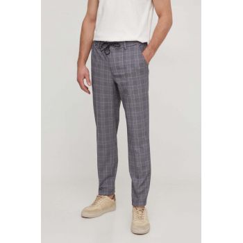BOSS pantaloni bărbați, culoarea gri, cu fason chinos 50509888 de firma originali
