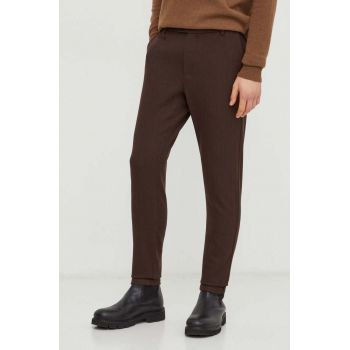 Les Deux pantaloni barbati, culoarea maro, mulata de firma originali