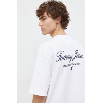 Tommy Jeans tricou din bumbac barbati, culoarea alb, cu imprimeu