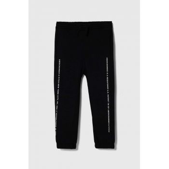 Abercrombie & Fitch pantaloni de trening pentru copii culoarea negru, cu imprimeu
