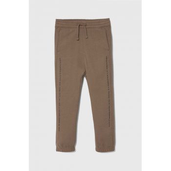 Abercrombie & Fitch pantaloni de trening pentru copii culoarea verde, cu imprimeu