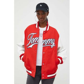 Tommy Jeans geaca bomber femei, culoarea rosu, de tranzitie