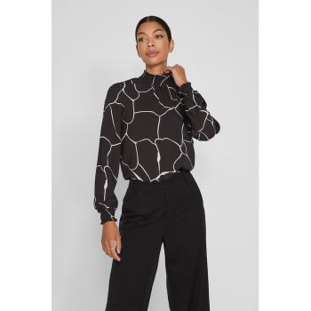 Bluza cu maneci lungi si model