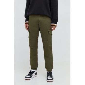 Tommy Jeans pantaloni barbati, culoarea verde