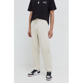 Tommy Jeans pantaloni de trening din bumbac culoarea bej, uni DM0DM18378 la reducere