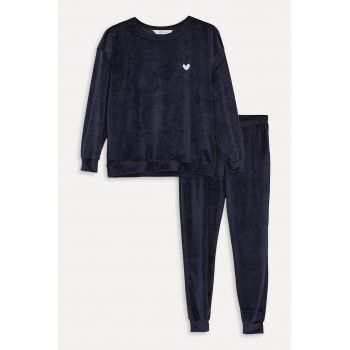 Pijama de catifea cu detaliu inima