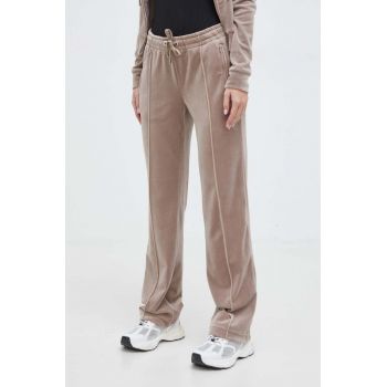 Juicy Couture pantaloni de trening din velur culoarea bej, cu imprimeu ieftin