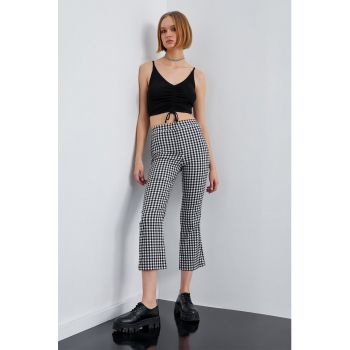 Pantaloni crop cu model in carouri