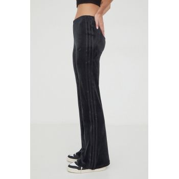 adidas Originals pantaloni de trening din velur Velvet culoarea negru, uni, IT9661 ieftin