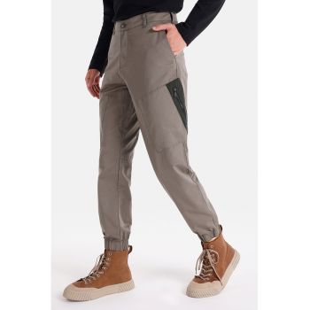 Pantaloni conici cu buzunare multiple