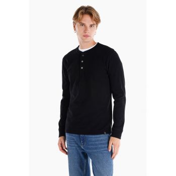 Bluza cu decolteu henley si fenta cu nasturi