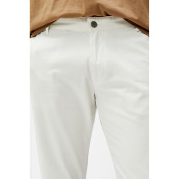 Pantaloni chino cu model uni