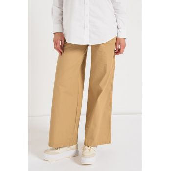 Pantaloni crop cu croiala ampla