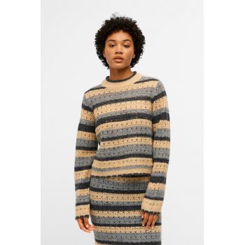 Pulover cu model in dungi si detaliu perforat