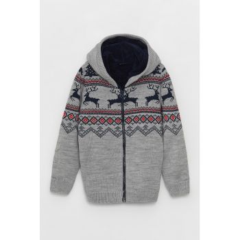 Cardigan tricotat cu gluga