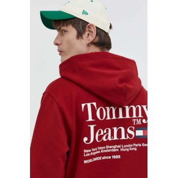 Tommy Jeans bluză bărbați, culoarea bordo, cu glugă, imprimeu DM0DM18860 de firma original