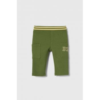 Emporio Armani pantaloni din bumbac pentru bebeluși culoarea verde, modelator
