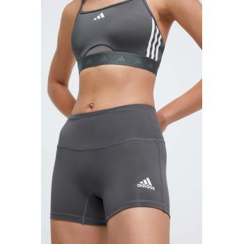 adidas Performance pantaloni scurți de antrenament culoarea gri, uni, medium waist HR8895