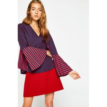 Bluza cu model in dungi si maneci evazate