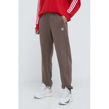 adidas Originals pantaloni de trening Essentials Fleece Joggers culoarea maro, uni, IR5974 ieftin