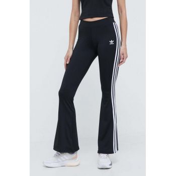 adidas Originals pantaloni de trening Flared Leggings culoarea negru, cu imprimeu, IN1100 ieftin