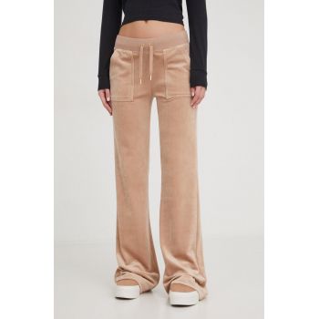 Juicy Couture pantaloni de trening din velur culoarea bej, neted