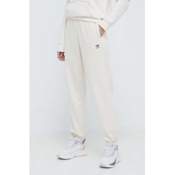adidas Originals pantaloni de trening Essentials Fleece Joggers culoarea bej, cu imprimeu, IA6436 ieftin