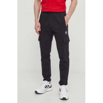 adidas Originals pantaloni de trening Trefoil Essentials Cargo Pants culoarea negru, cu imprimeu, IP2755 ieftini