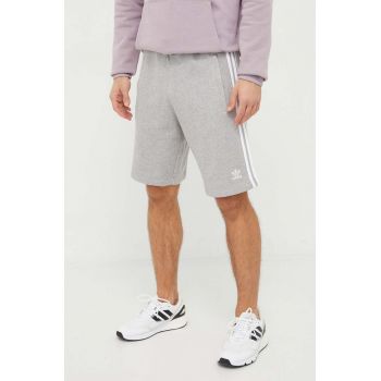 adidas Originals pantaloni scurți din bumbac Adicolor 3-Stripes culoarea gri, melanj, IU2340 ieftini