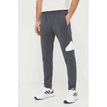 adidas pantaloni de trening culoarea verde, cu imprimeu IR9177 ieftini