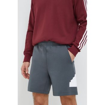 adidas pantaloni scurți bărbați, culoarea gri IR9168 ieftini