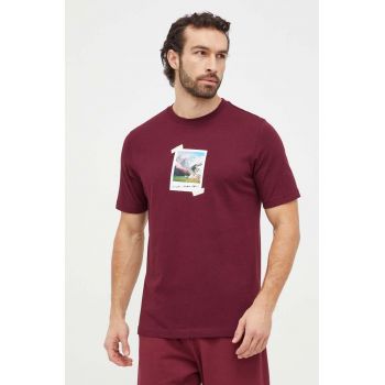adidas tricou din bumbac bărbați, culoarea bordo, cu imprimeu IS9045 de firma original