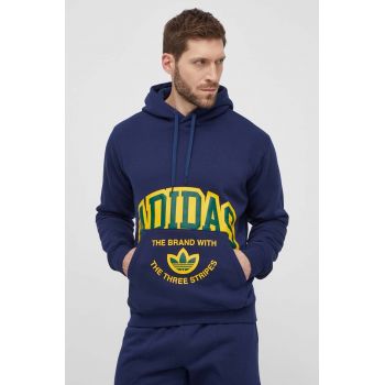 adidas Originals bluză bărbați, culoarea bleumarin, cu glugă, cu imprimeu  IS0235