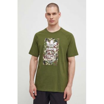 adidas Originals tricou din bumbac bărbați, culoarea verde, cu imprimeu IS0248 ieftin