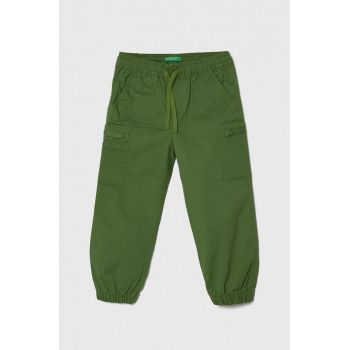 United Colors of Benetton pantaloni copii culoarea verde, neted