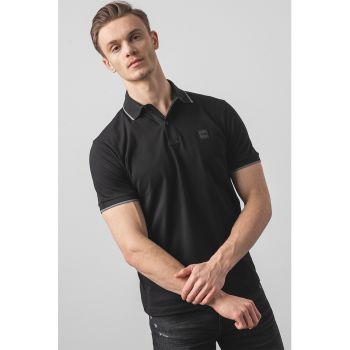 Tricou polo cu detaliu logo