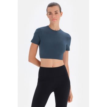 Tricou crop cu decolteu la baza gatului