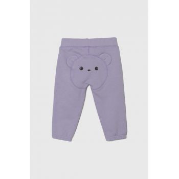 United Colors of Benetton pantaloni de trening din bumbac pentru bebeluși culoarea violet, cu imprimeu