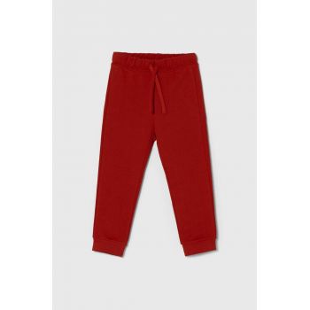 United Colors of Benetton pantaloni de trening din bumbac pentru copii culoarea rosu, neted de firma originali