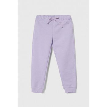 United Colors of Benetton pantaloni de trening din bumbac pentru copii culoarea violet, neted ieftini
