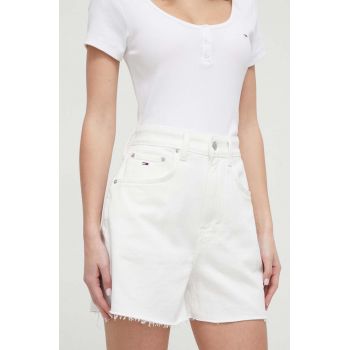 Tommy Jeans pantaloni scurti jeans femei, culoarea bej, neted, high waist