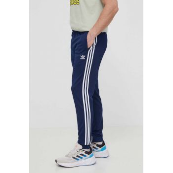 adidas Originals pantaloni de trening Adicolor Classics SST culoarea bleumarin, cu imprimeu, IR9887