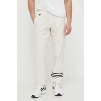 adidas Originals pantaloni de trening culoarea bej, cu imprimeu IV5356 ieftini